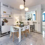 Luxury Duplex 106 Close To The